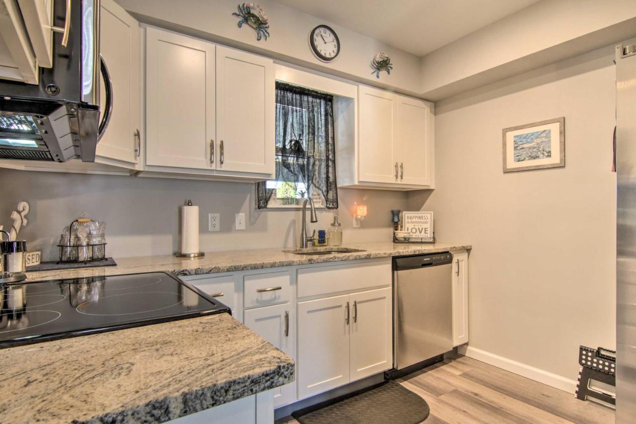 Airy Ocean City Condo On Canal Front With Deck! Экстерьер фото