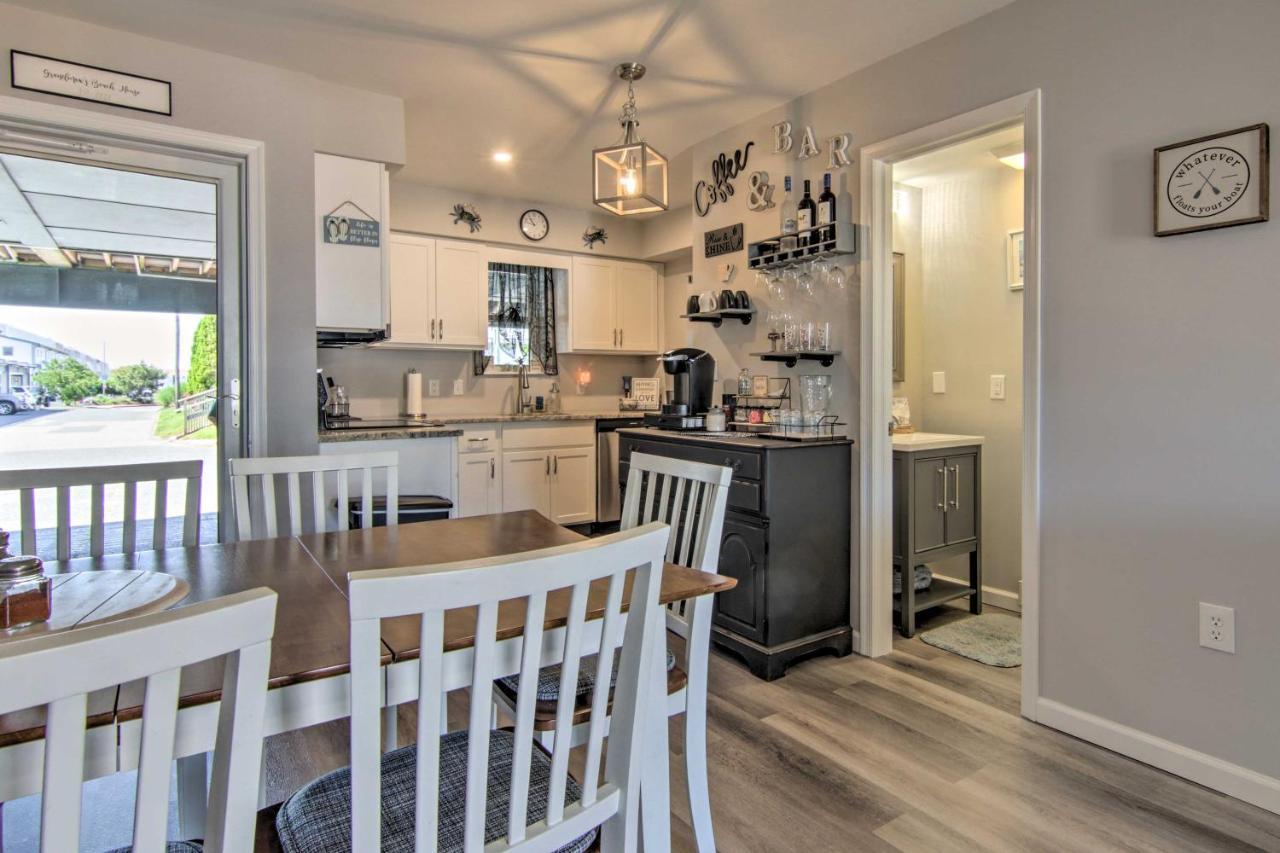 Airy Ocean City Condo On Canal Front With Deck! Экстерьер фото