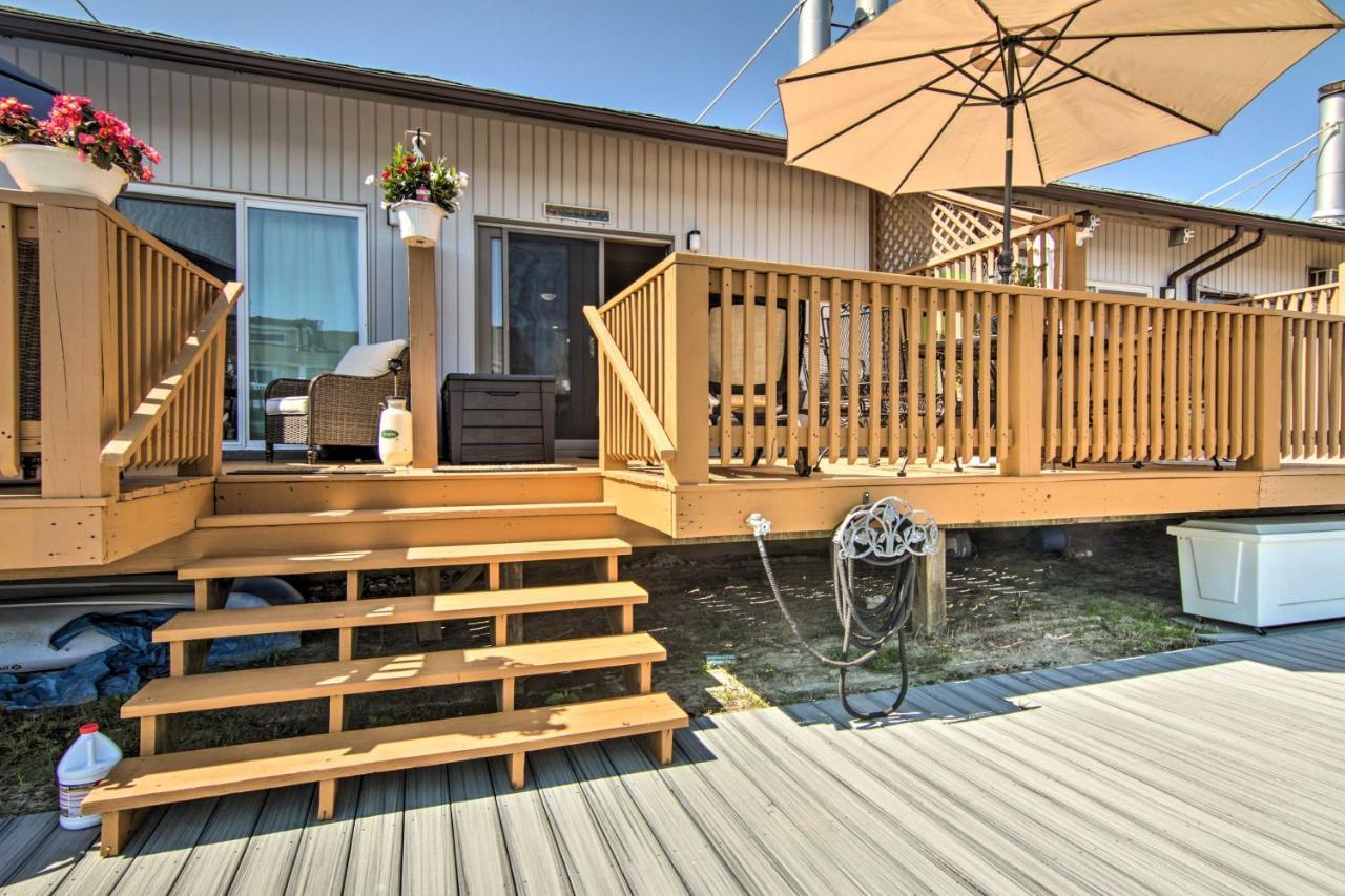 Airy Ocean City Condo On Canal Front With Deck! Экстерьер фото